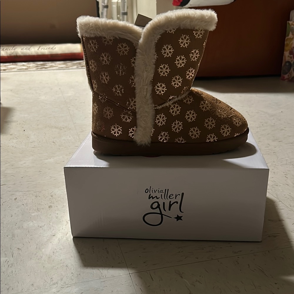 Brand New: Olivia Miller Girl Brown Snowflake Boots